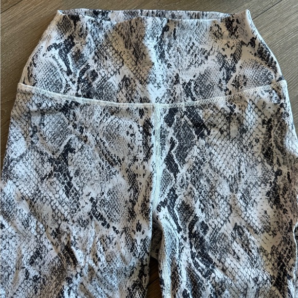 Alo Yoga Snake Print Sports Bra and Biker Shorts Set - Picture 2 of 3